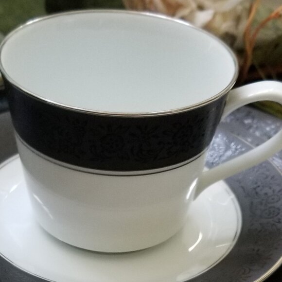 Noritake Mirano 5 piece Place Setting Excellent Condition - Picture 2 of 10